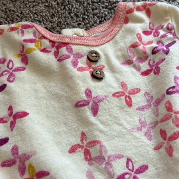 Set of 2 Burt’s Bees Baby rompers - Picture 5 of 6
